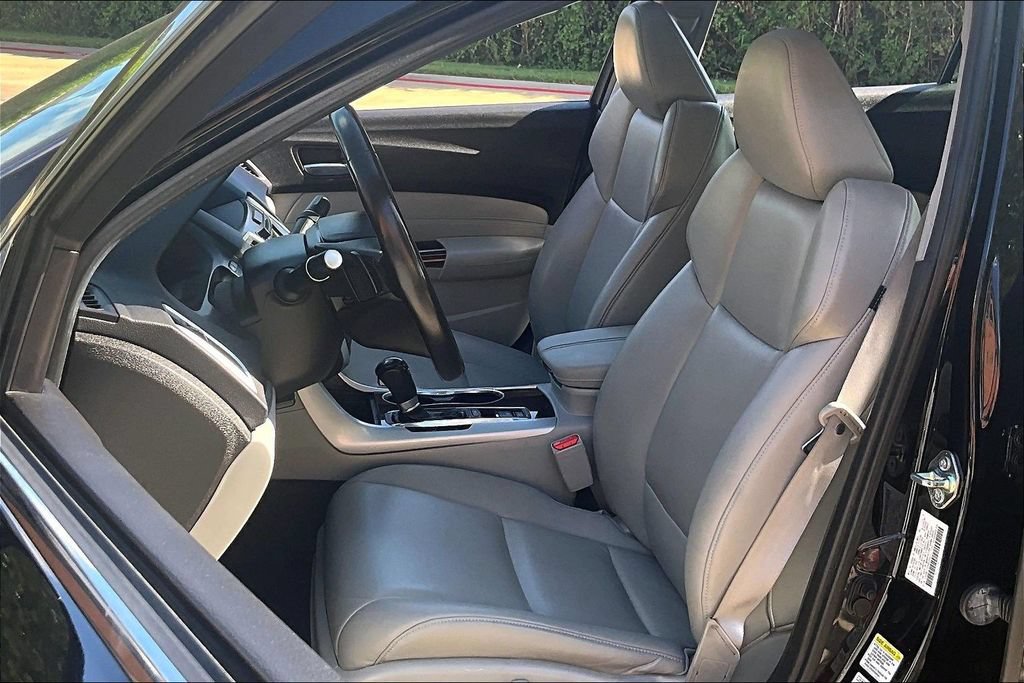 Used 2017 Acura TLX FWD image 33