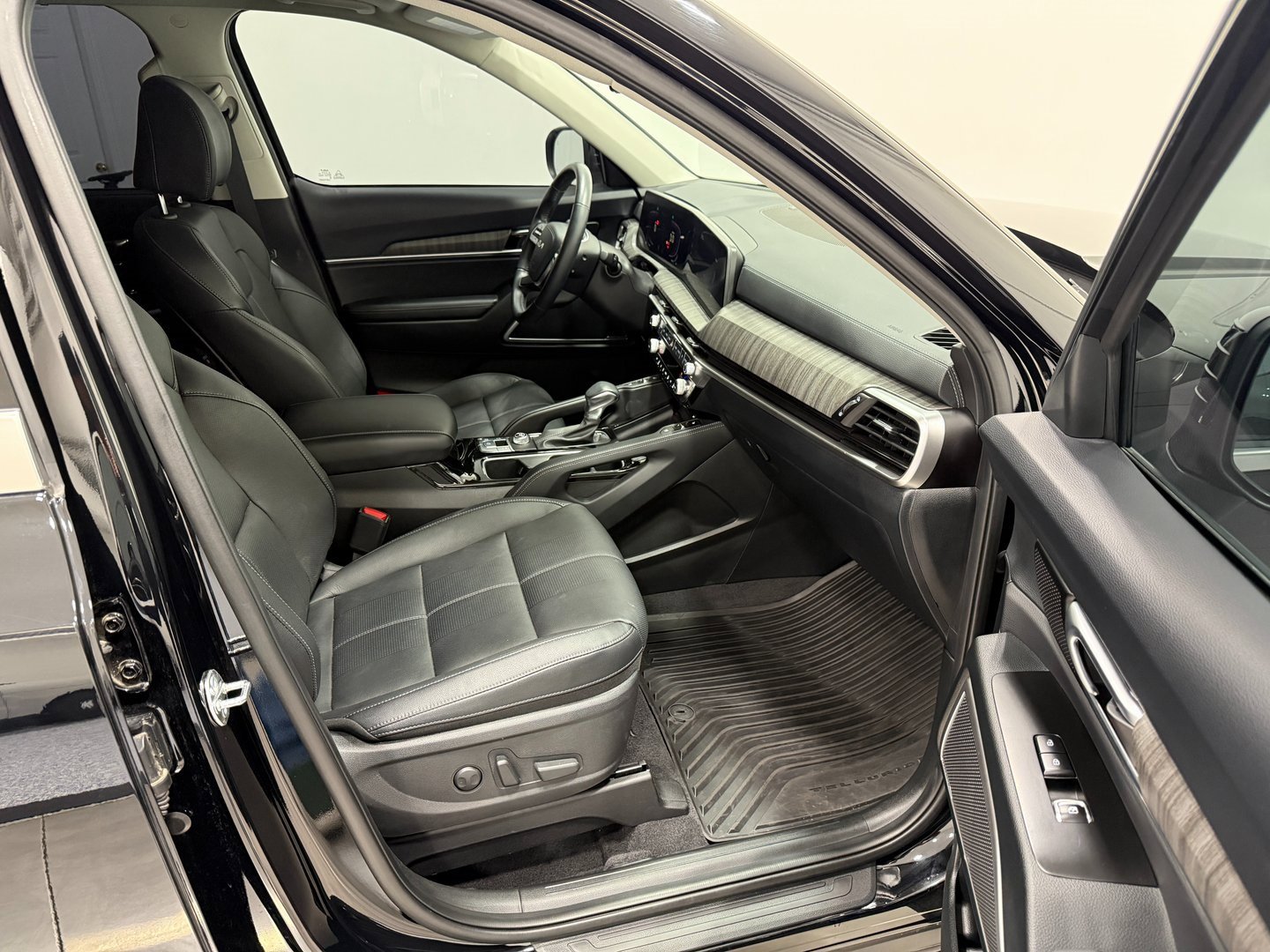 Used 2025 Kia Telluride EX image 27
