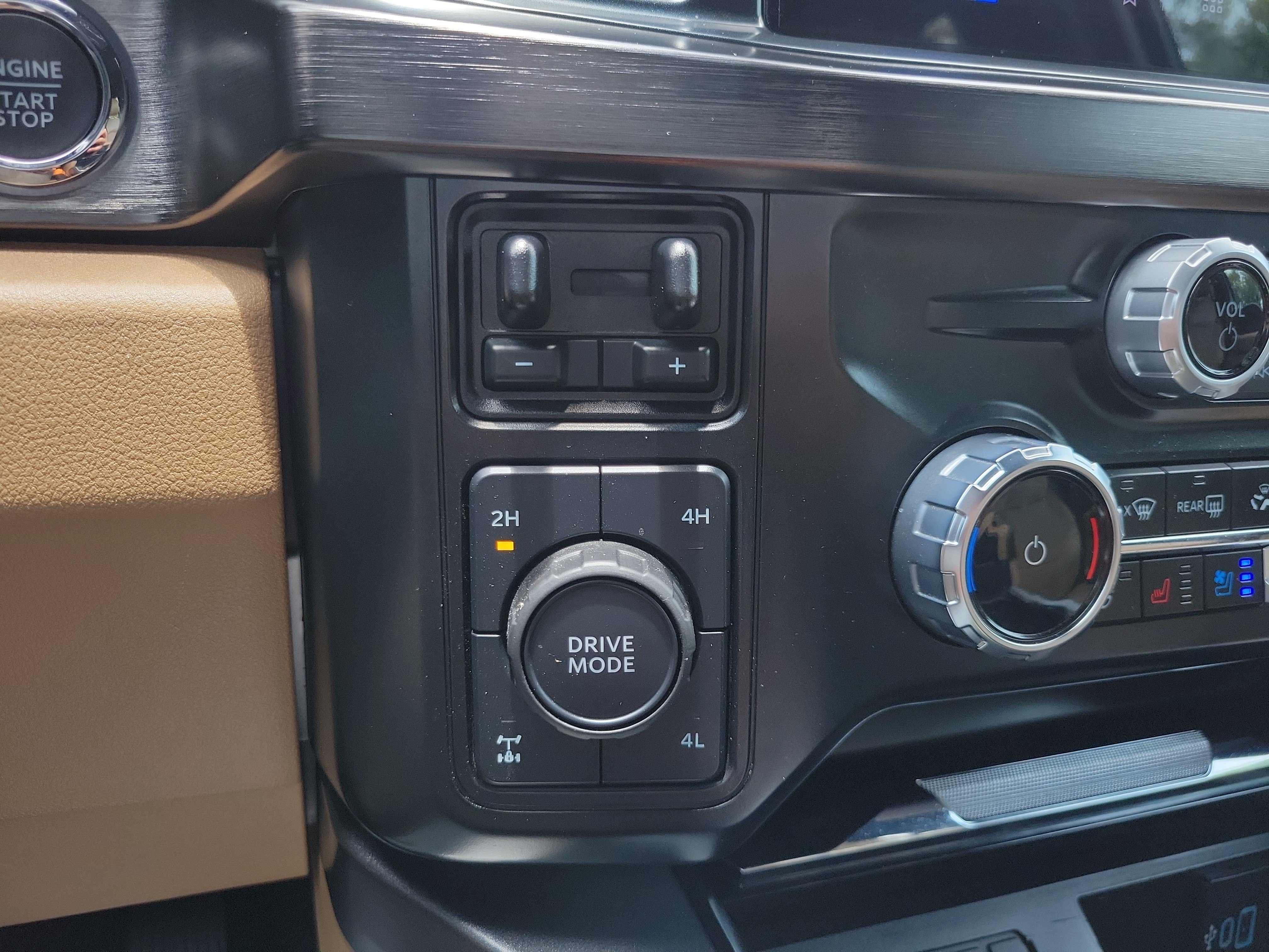 Used 2023 Ford F250 Lariat w/ Sport Appearance Package AWD/4WD image 28