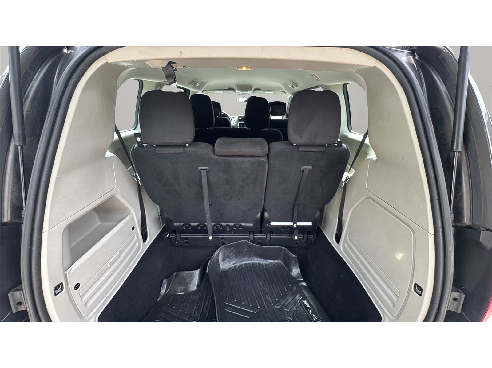 Used 2015 Dodge Grand Caravan American Value Package FWD image 13