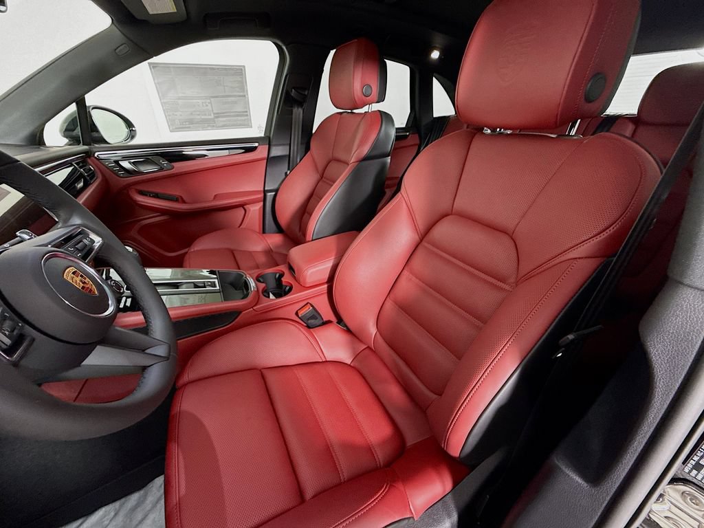 New 2026 Porsche Macan AWD/4WD image 5