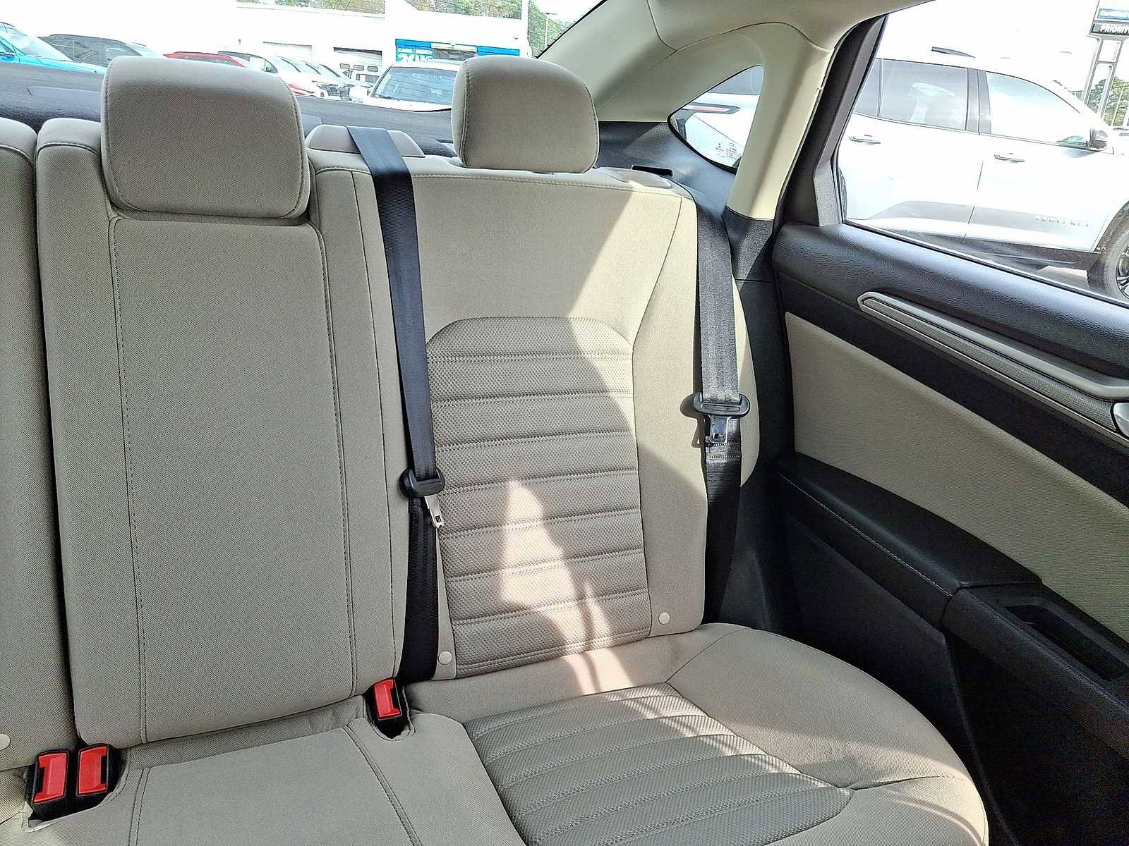 Used 2018 Ford Fusion S image 15