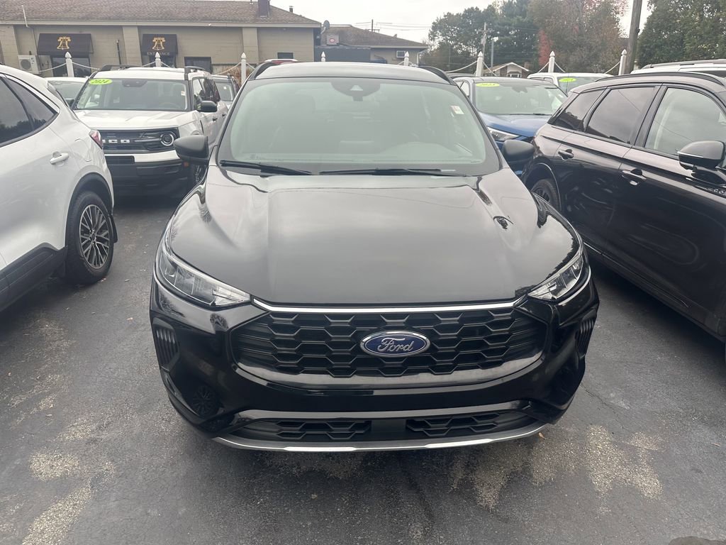 Used 2023 Ford Escape ST-Line image 2