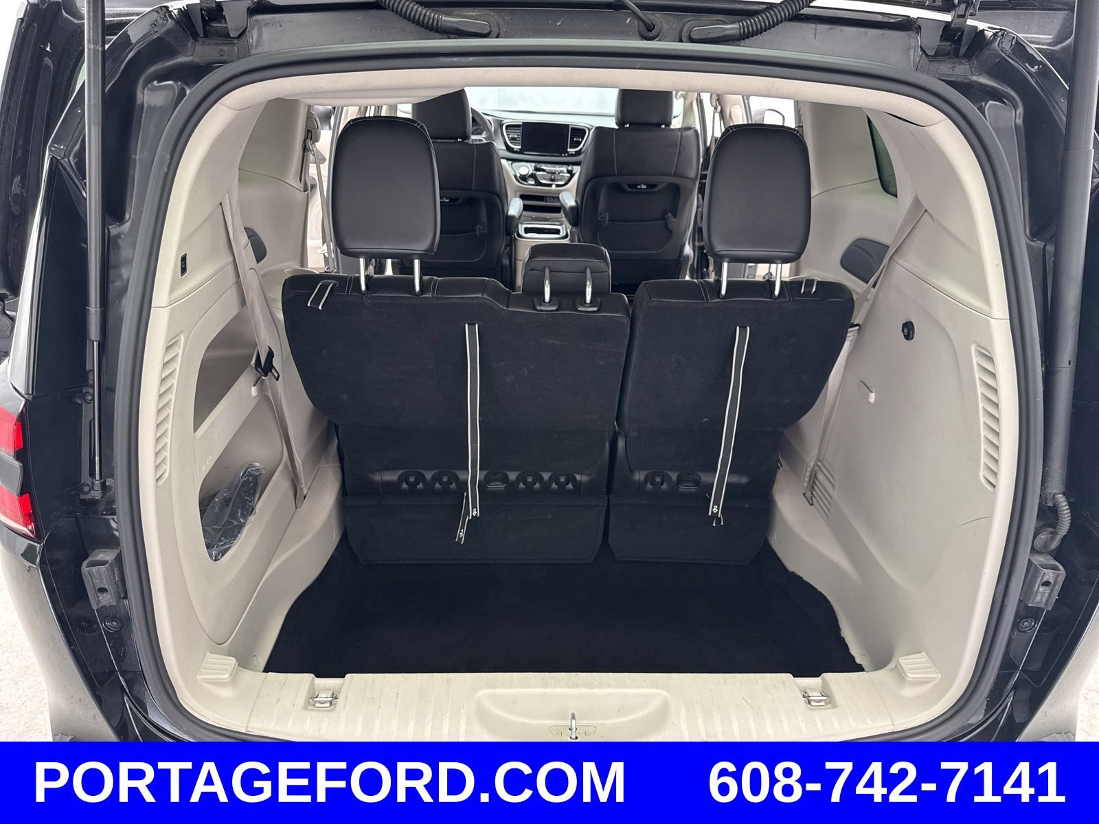 Used 2023 Chrysler Pacifica Touring-L FWD image 39