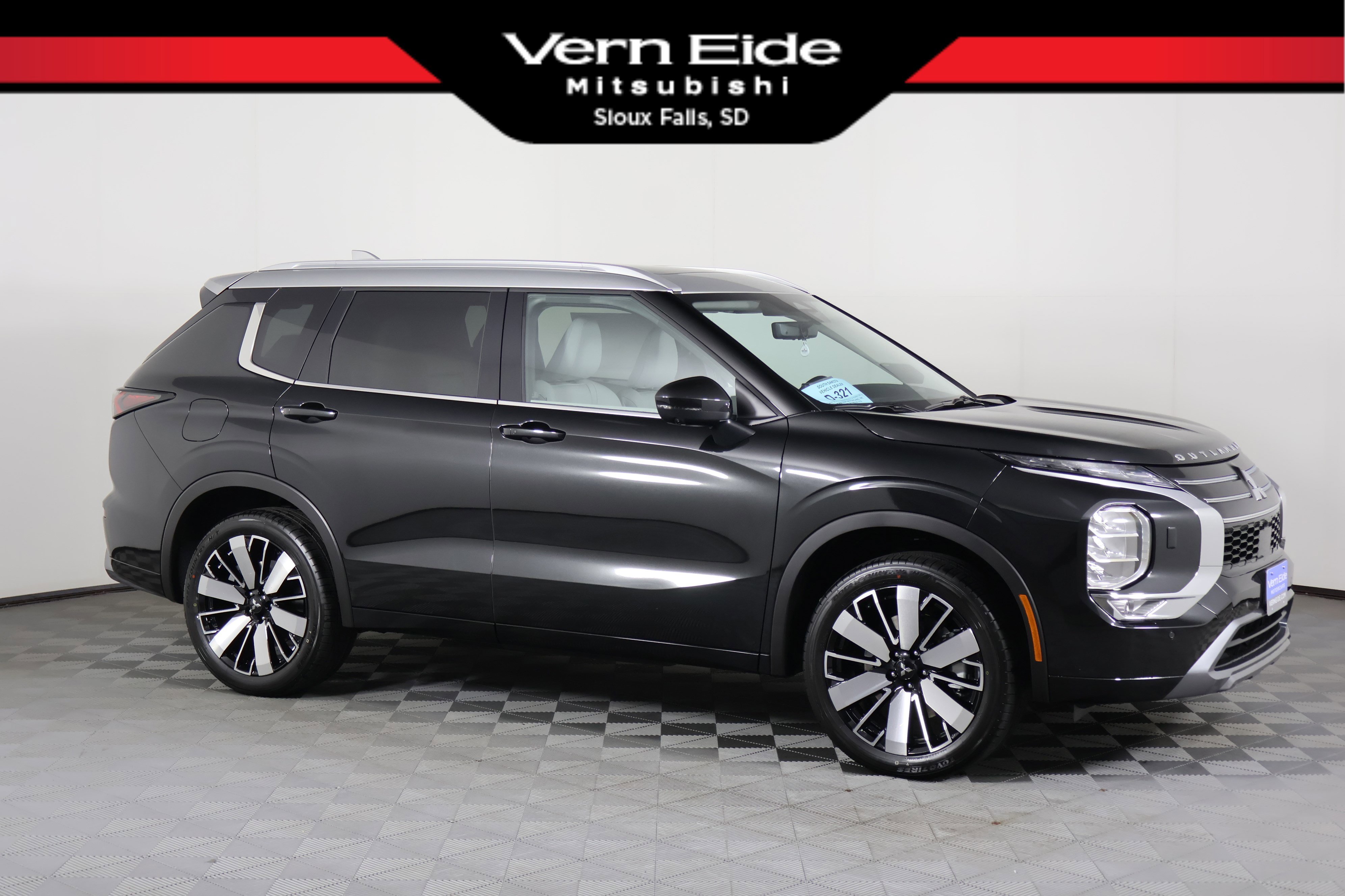 New 2025 Mitsubishi Outlander AWD image 1