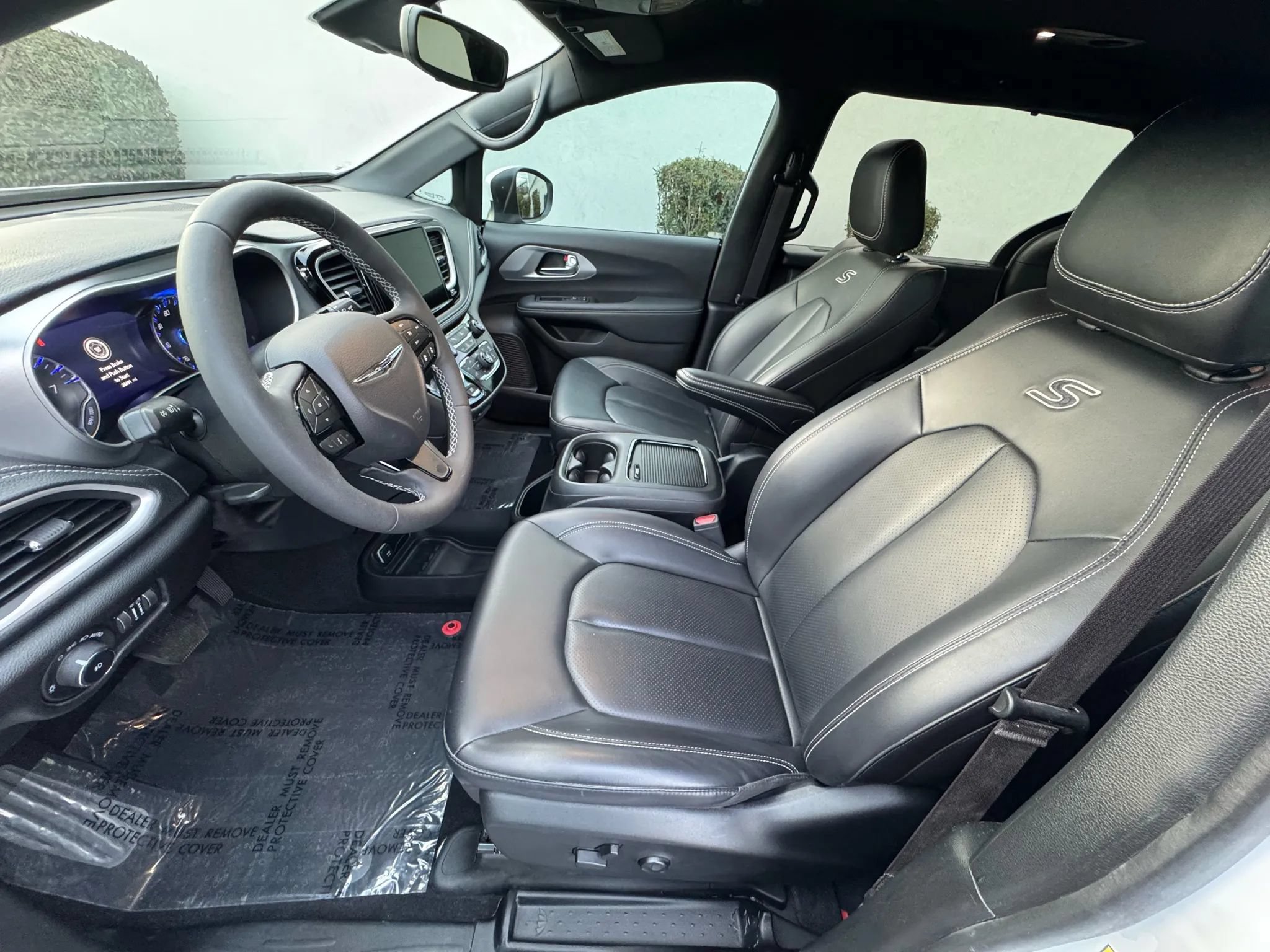 Used 2023 Chrysler Pacifica Touring-L w/ S Appearance Package FWD image 10