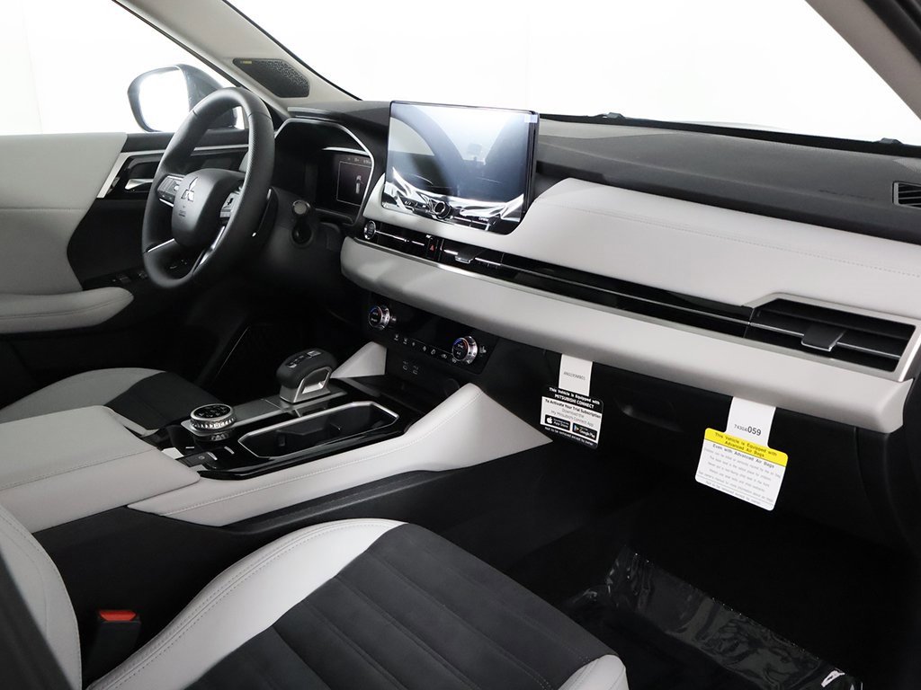 New 2025 Mitsubishi Outlander SE image 31