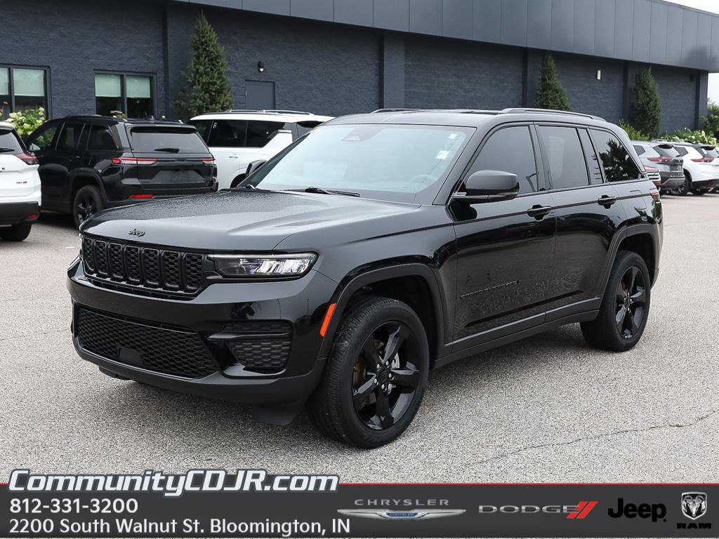 Used 2023 Jeep Grand Cherokee Altitude AWD/4WD image 1