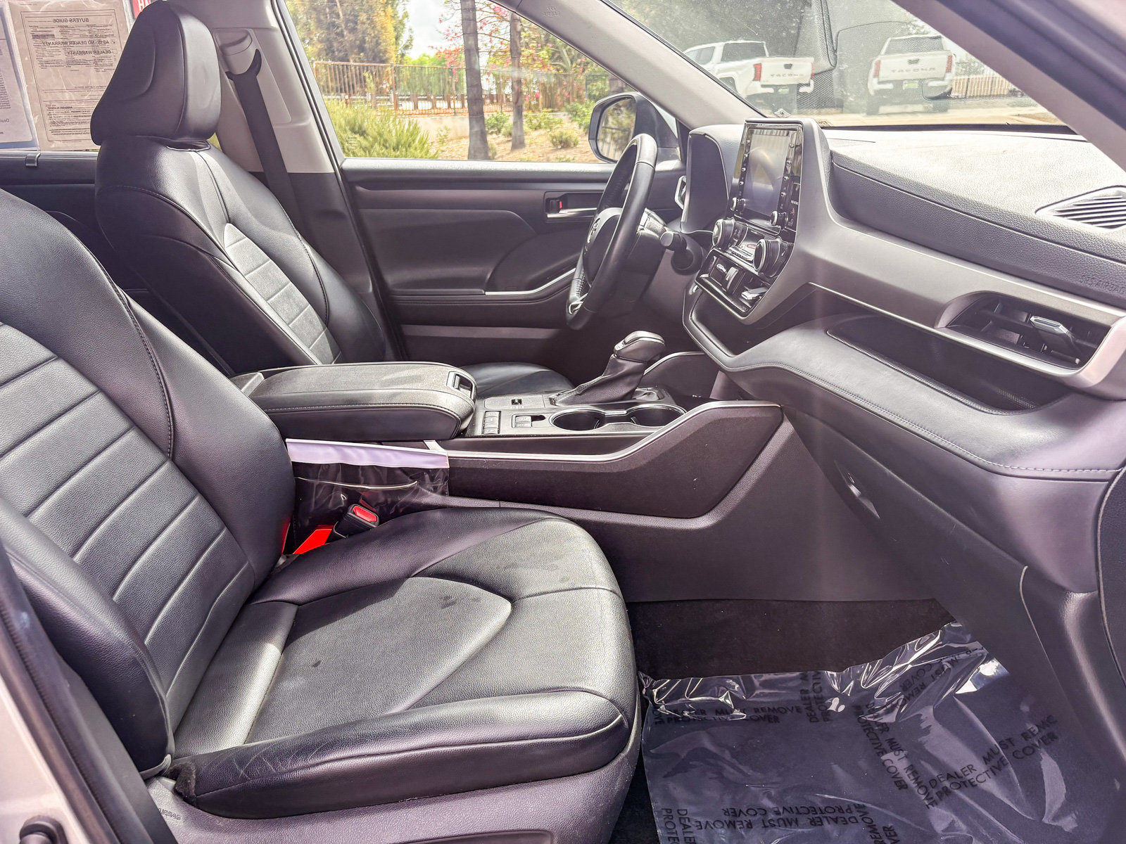 Used 2021 Toyota Highlander XLE FWD image 16