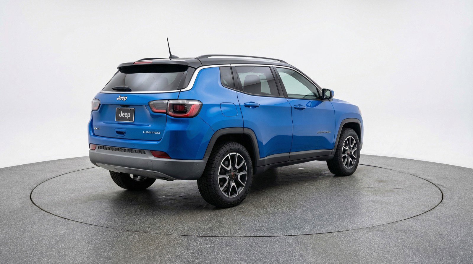 Used 2025 Jeep Compass Trailhawk image 9