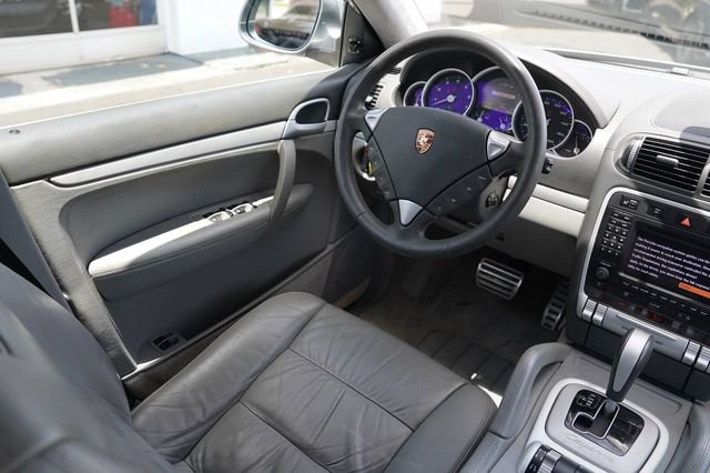 Used 2005 Porsche Cayenne Turbo AWD/4WD image 24