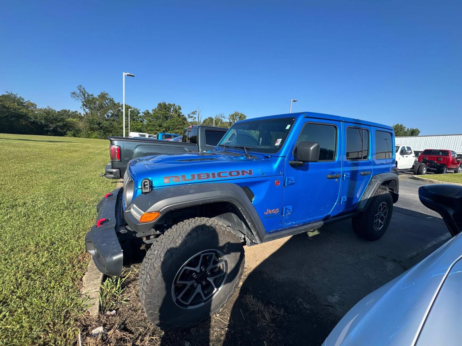 Used 2025 Jeep Wrangler Unlimited Rubicon w/ Convenience Group AWD/4WD image 9