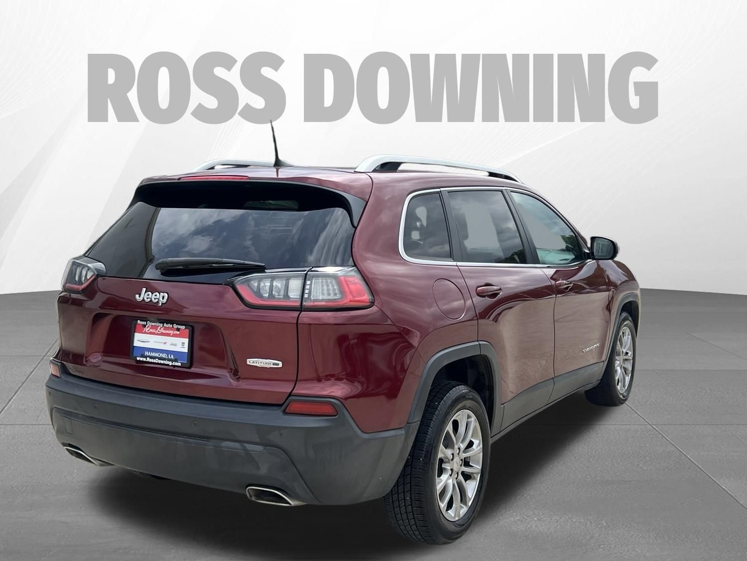 Used 2019 Jeep Cherokee Latitude Plus w/ Comfort/Convenience Group FWD image 4