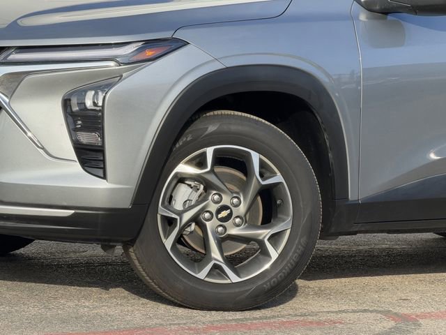 Used 2024 Chevrolet Trax LT w/ LT Convenience Package image 9