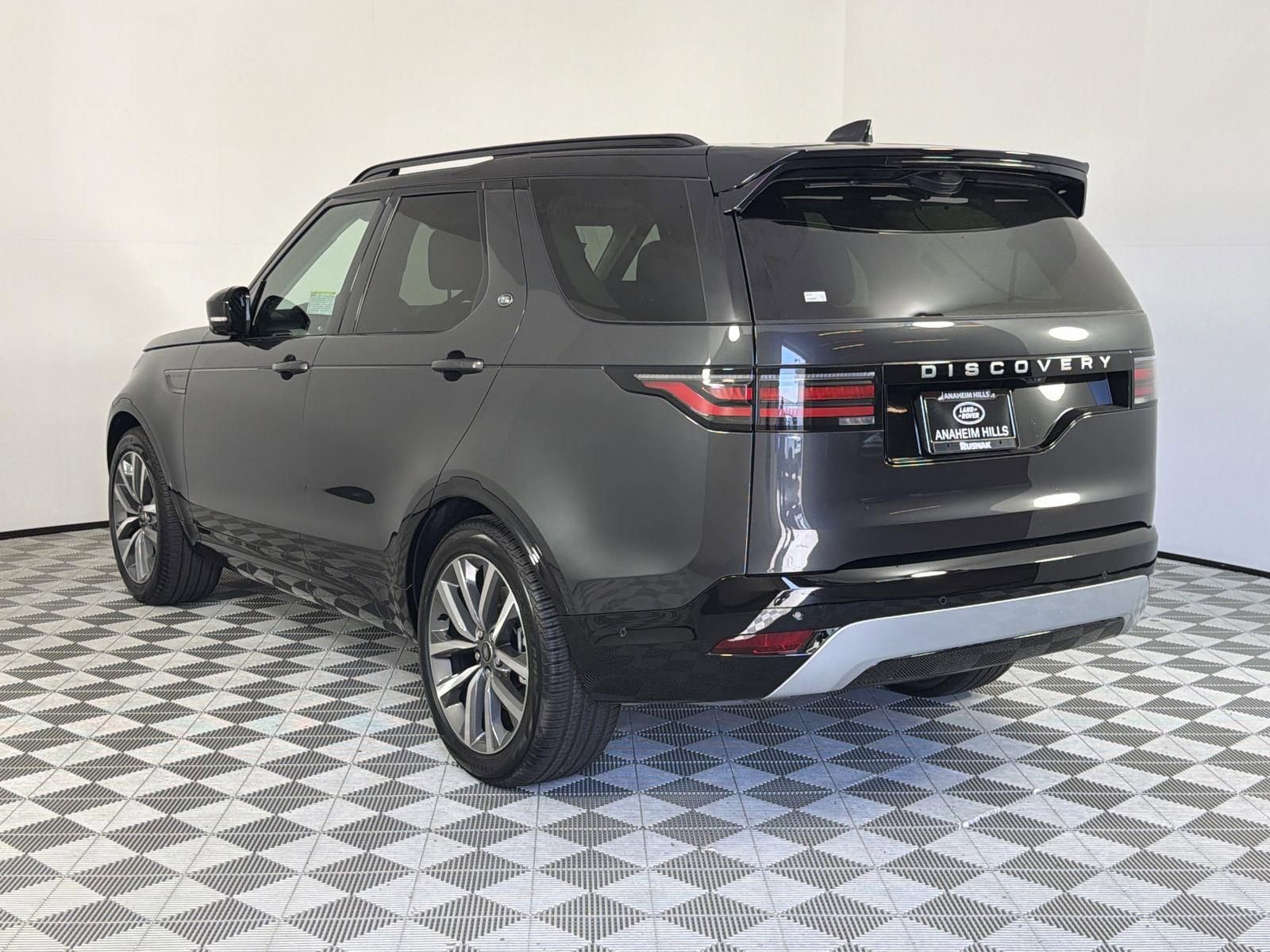 New 2026 Land Rover Discovery Limited Edition image 3