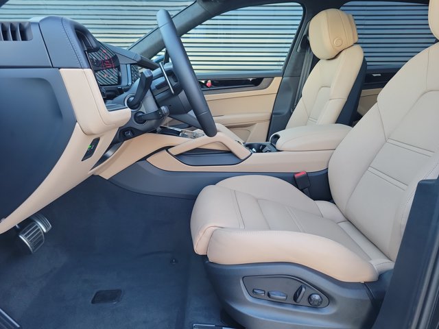 New 2026 Porsche Cayenne GTS AWD/4WD image 5