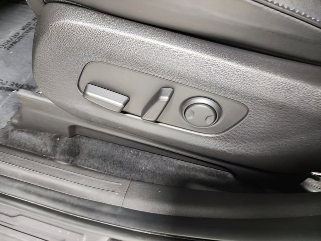 Used 2023 Kia Carnival LX FWD image 18