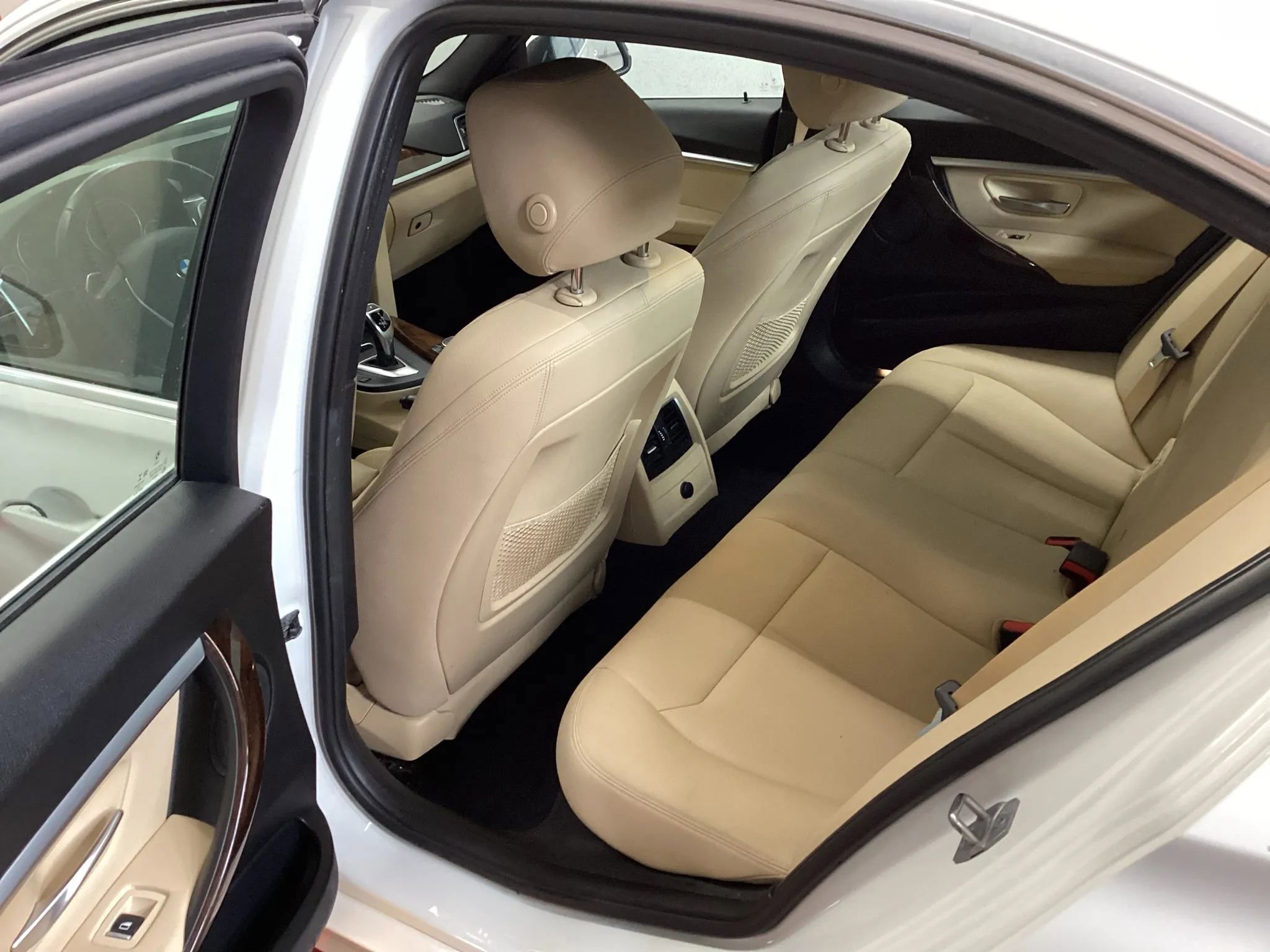 Used 2017 BMW 330i xDrive Sedan image 8