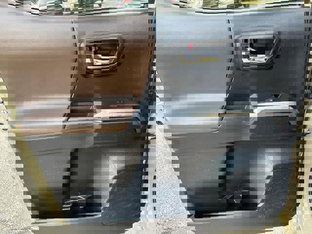 Used 2017 Toyota Tacoma Limited image 12