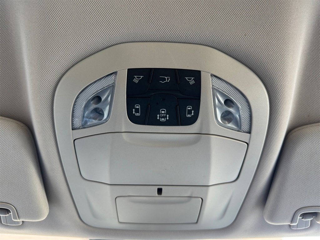 Used 2022 Chrysler Pacifica Touring-L image 27