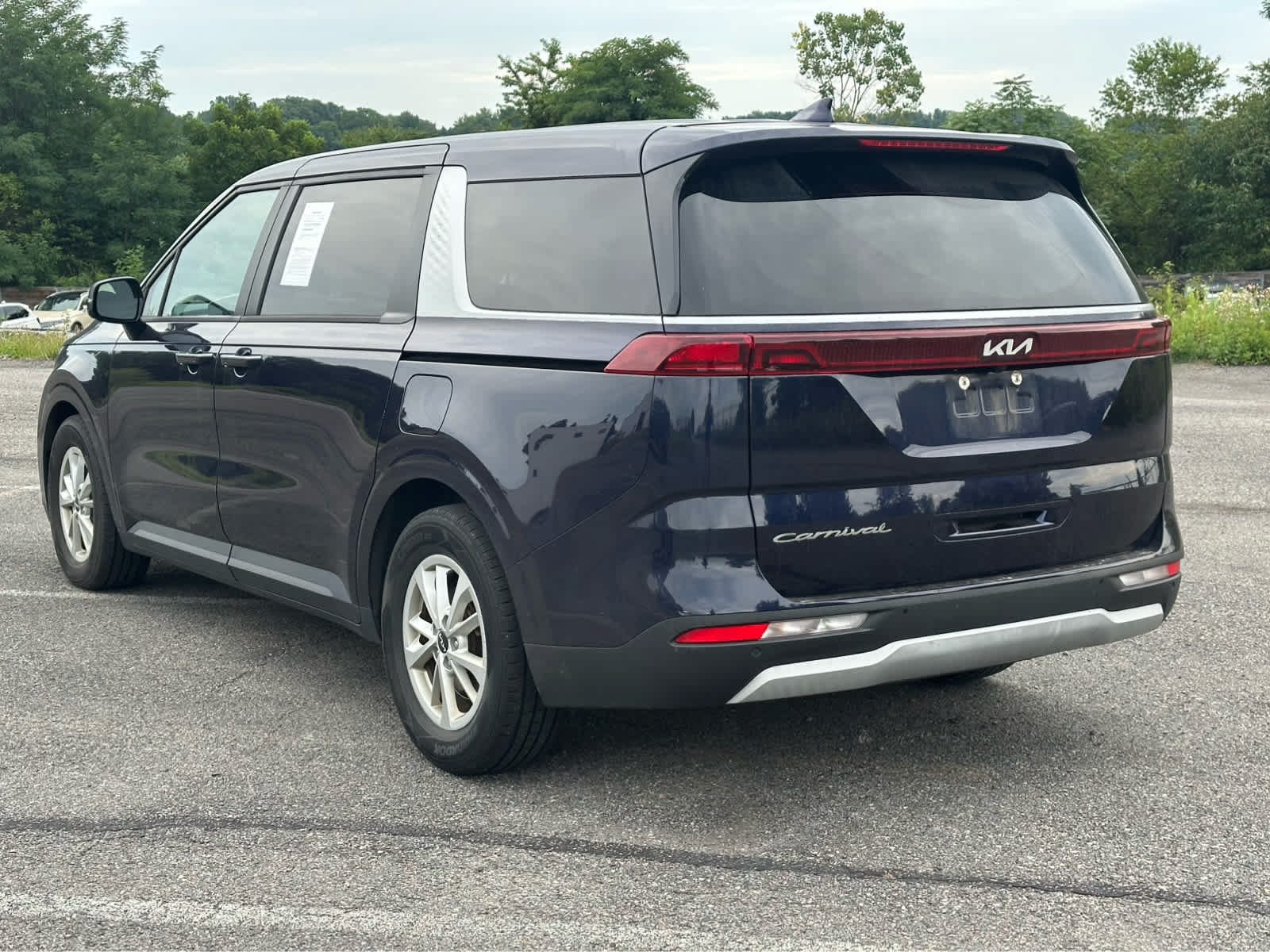 Used 2022 Kia Carnival LX FWD image 7