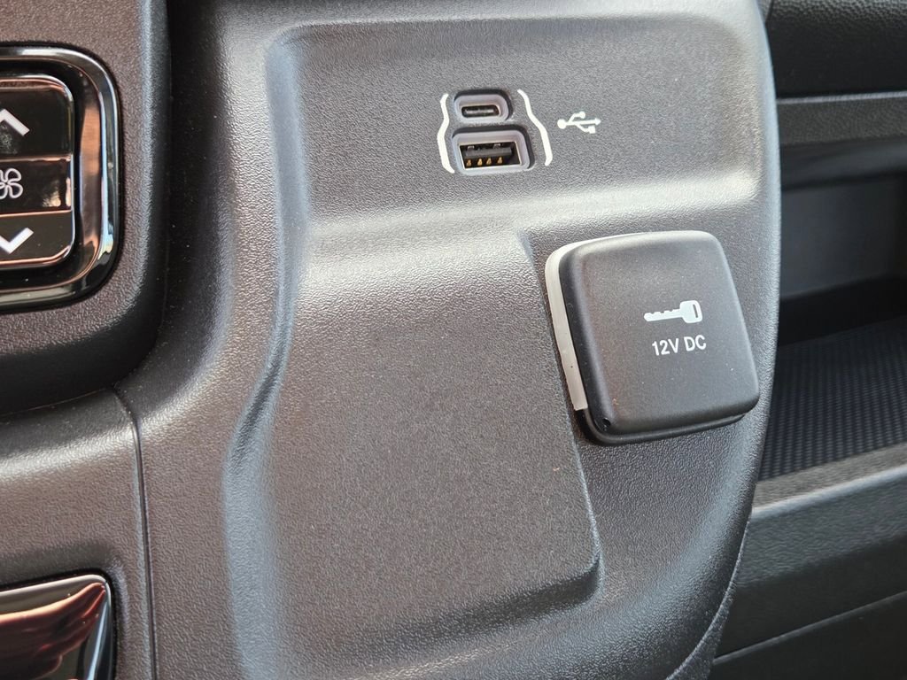 Used 2024 RAM ProMaster 3500 w/ Delivery Van Package FWD image 47