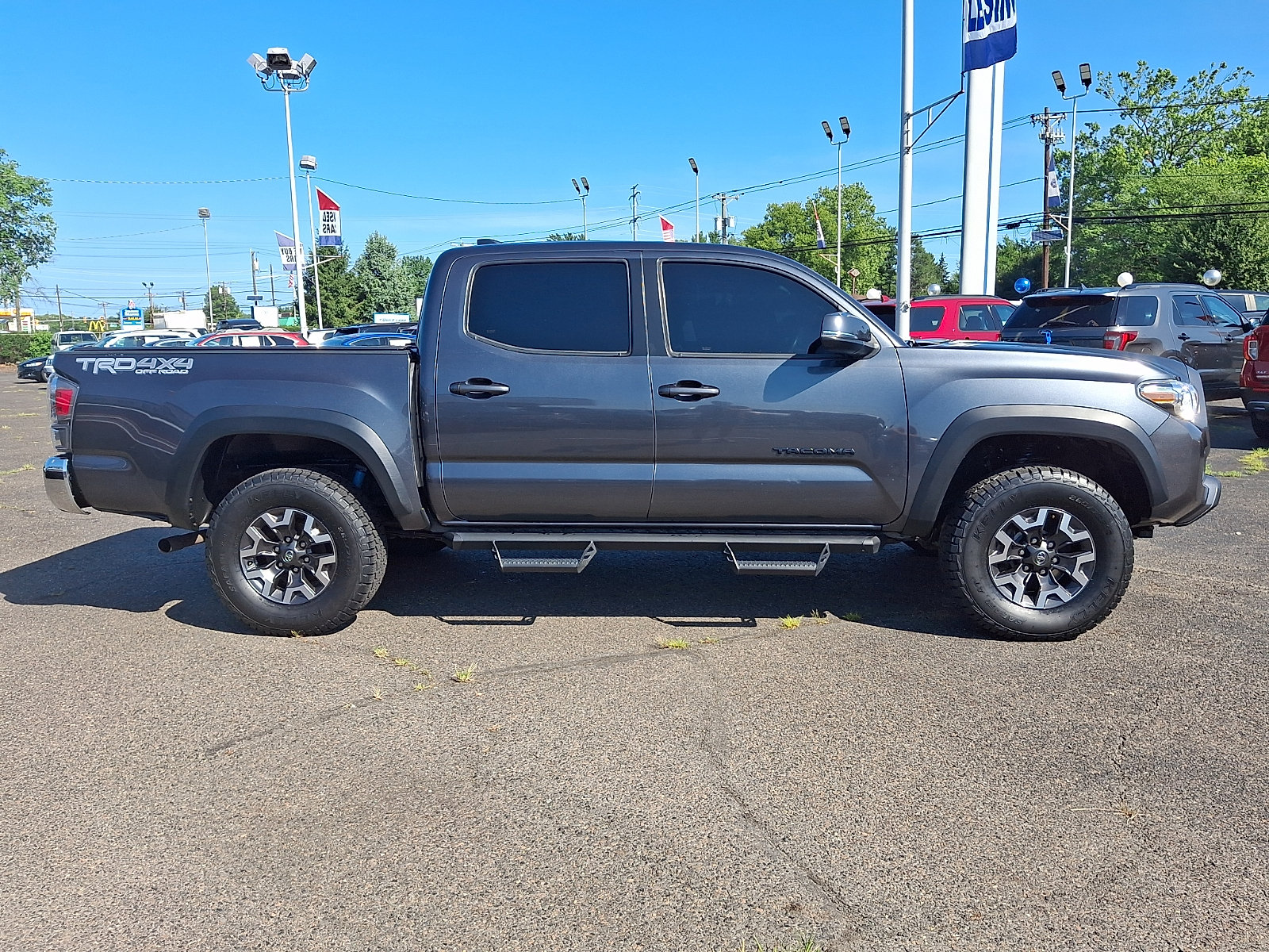 Used 2022 Toyota Tacoma TRD Off-Road AWD/4WD image 8