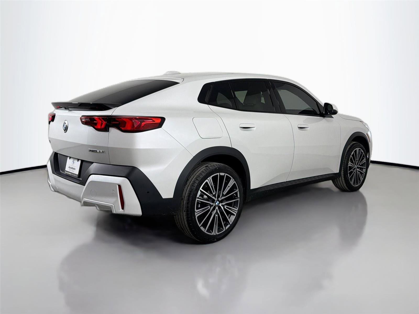 New 2026 BMW X2 xDrive28i w/ Technology Package AWD/4WD image 5