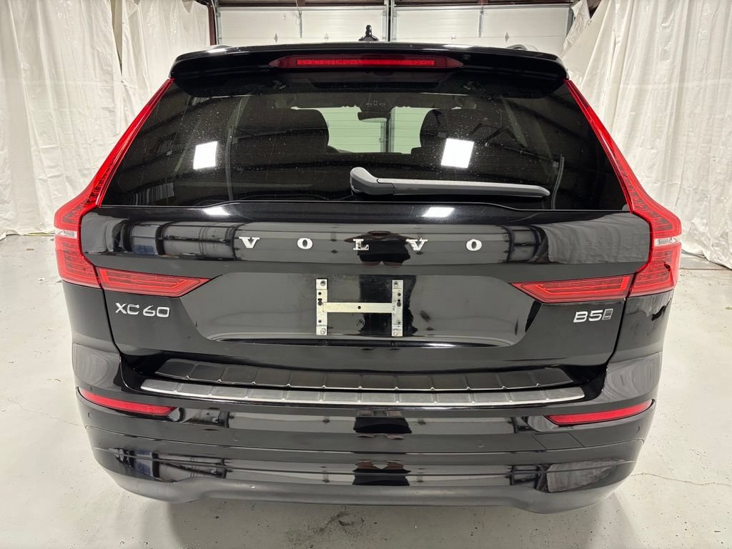 Used 2022 Volvo XC60 B5 Momentum w/ Climate Package AWD/4WD image 6