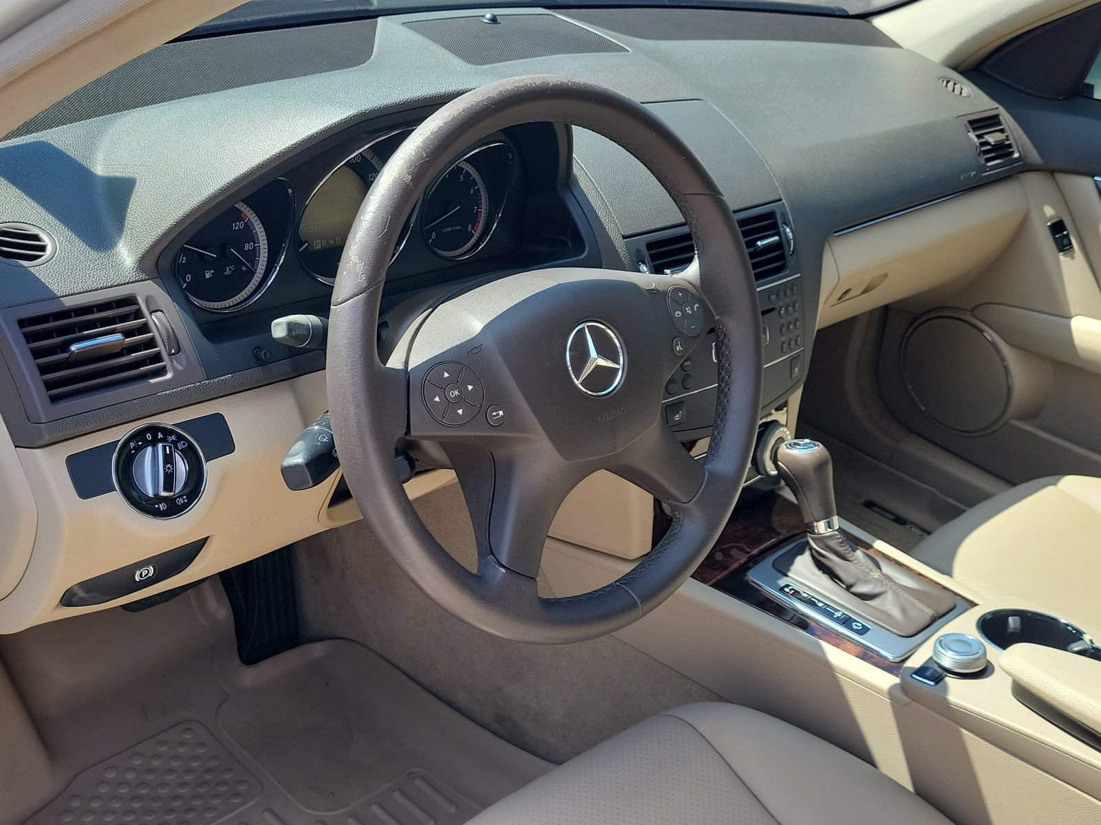 Used 2010 Mercedes-Benz C 300 Sedan image 9