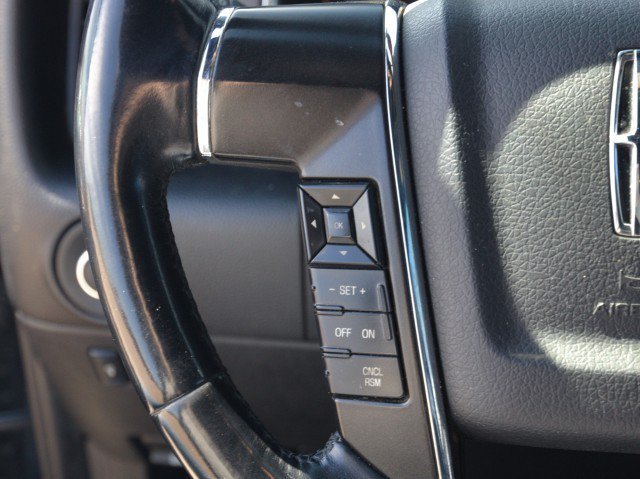 Used 2015 Lincoln Navigator 4WD image 18