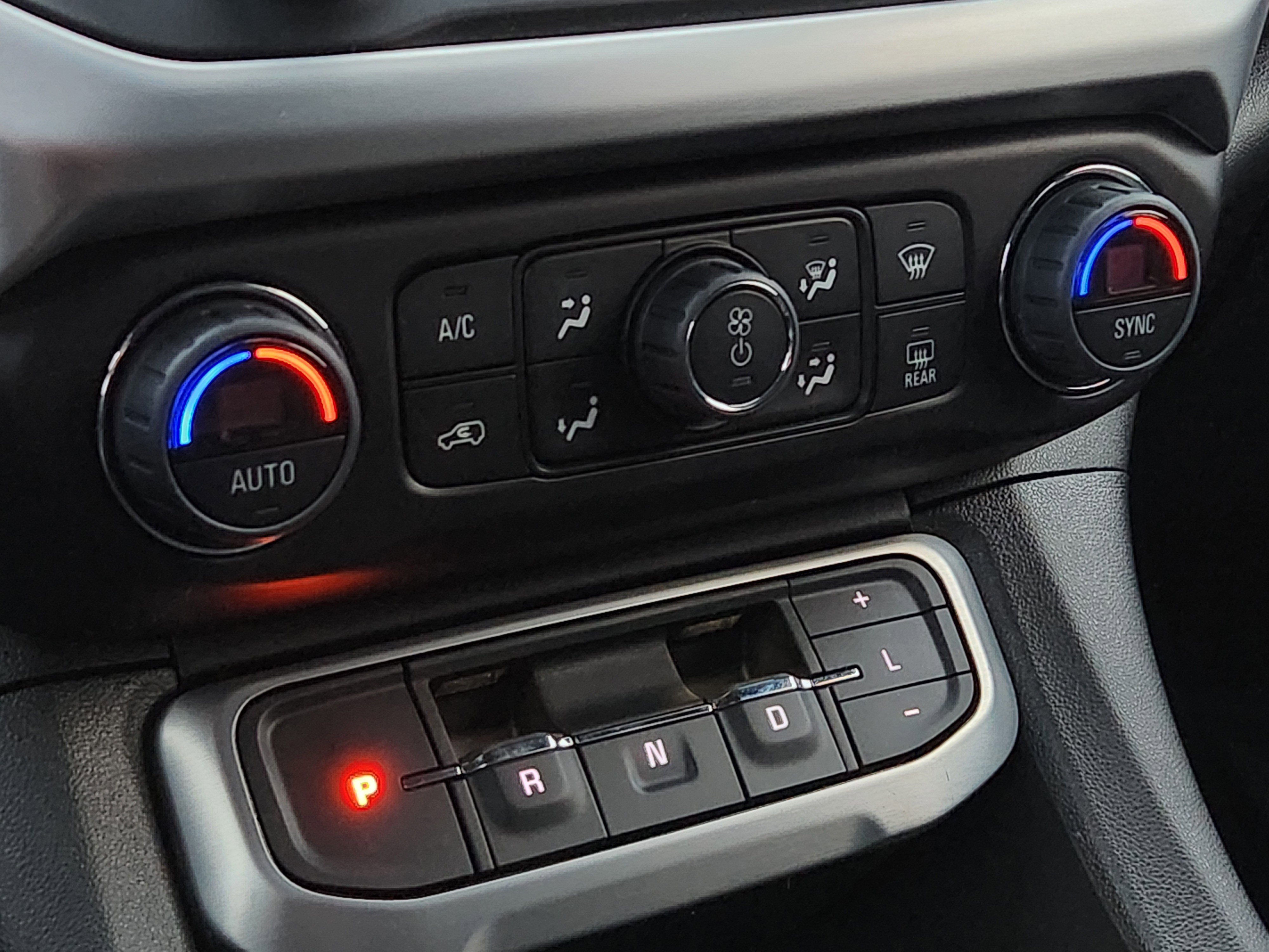 Used 2023 GMC Acadia SLE w/ LPO, Floor Liner Package image 7