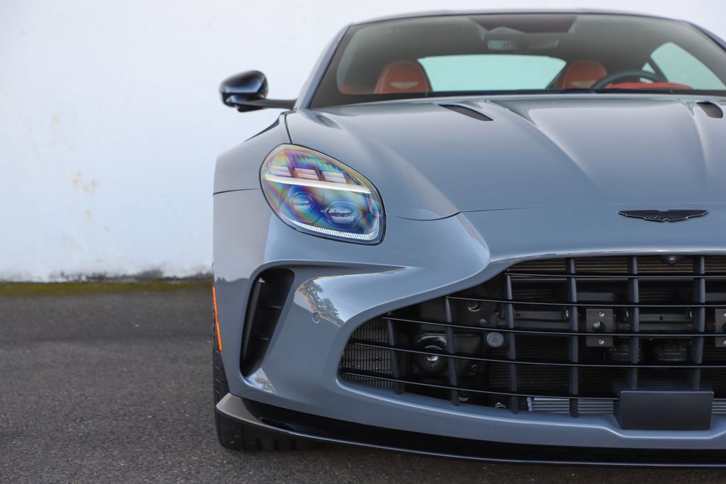 Used 2025 Aston Martin V8 Vantage Coupe image 30