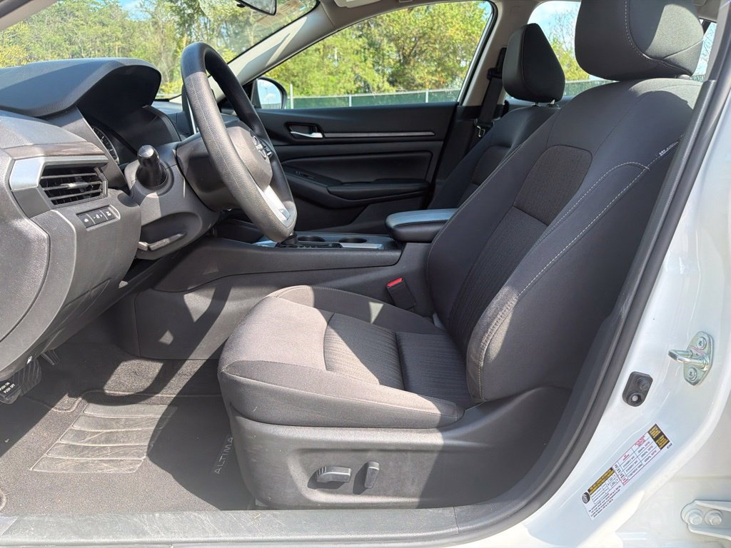 Used 2025 Nissan Altima 2.5 SV FWD image 8