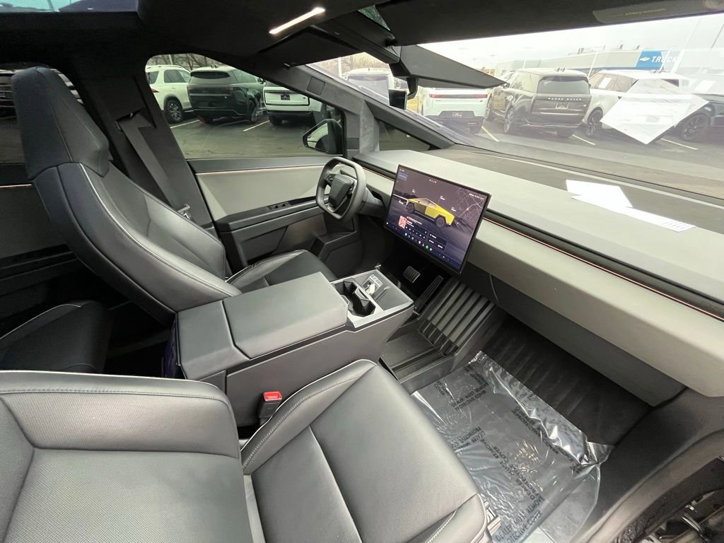 Used 2024 Tesla Cybertruck AWD Crew Cab image 24