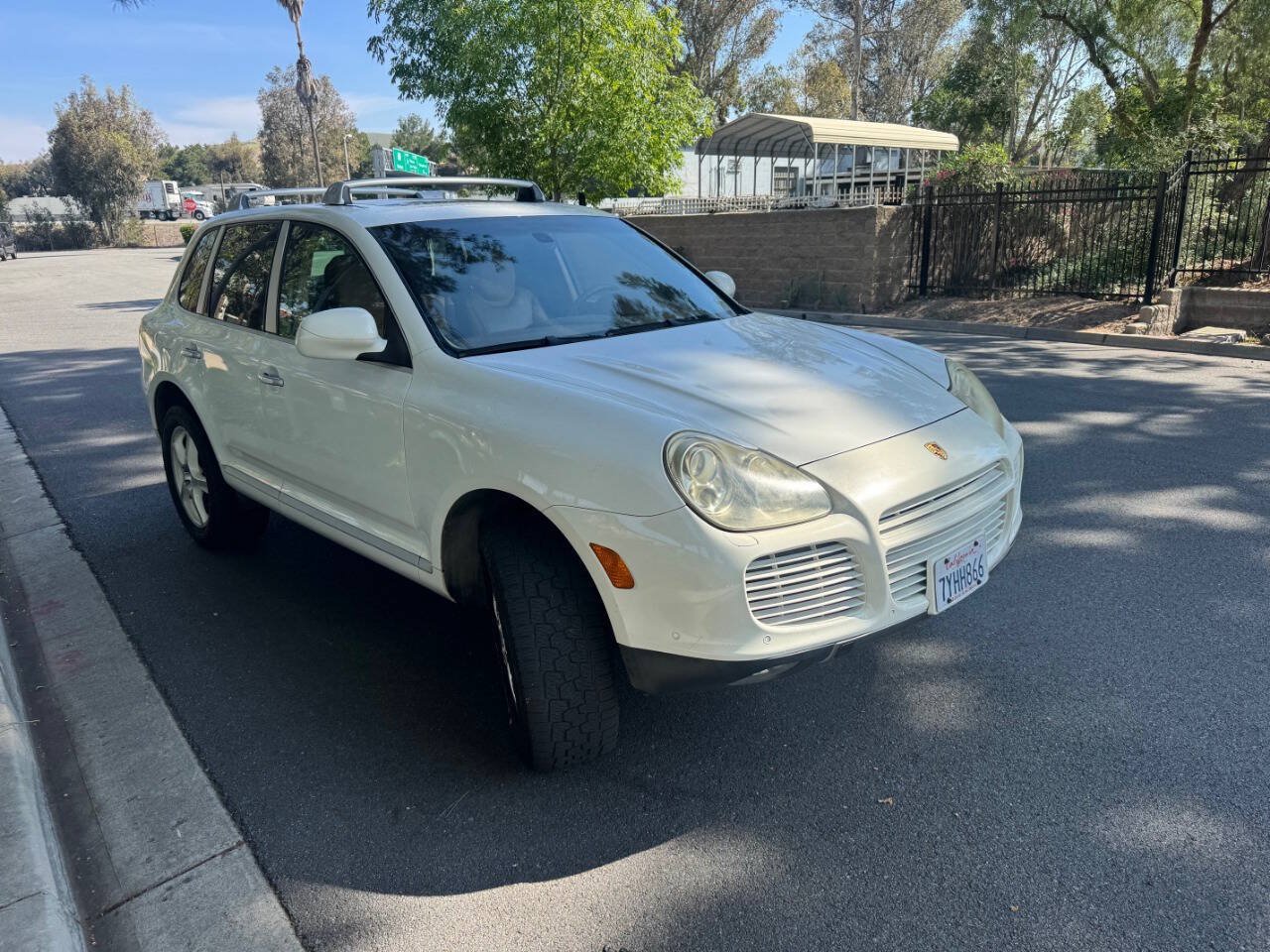 Used 2005 Porsche Cayenne Turbo AWD/4WD image 3