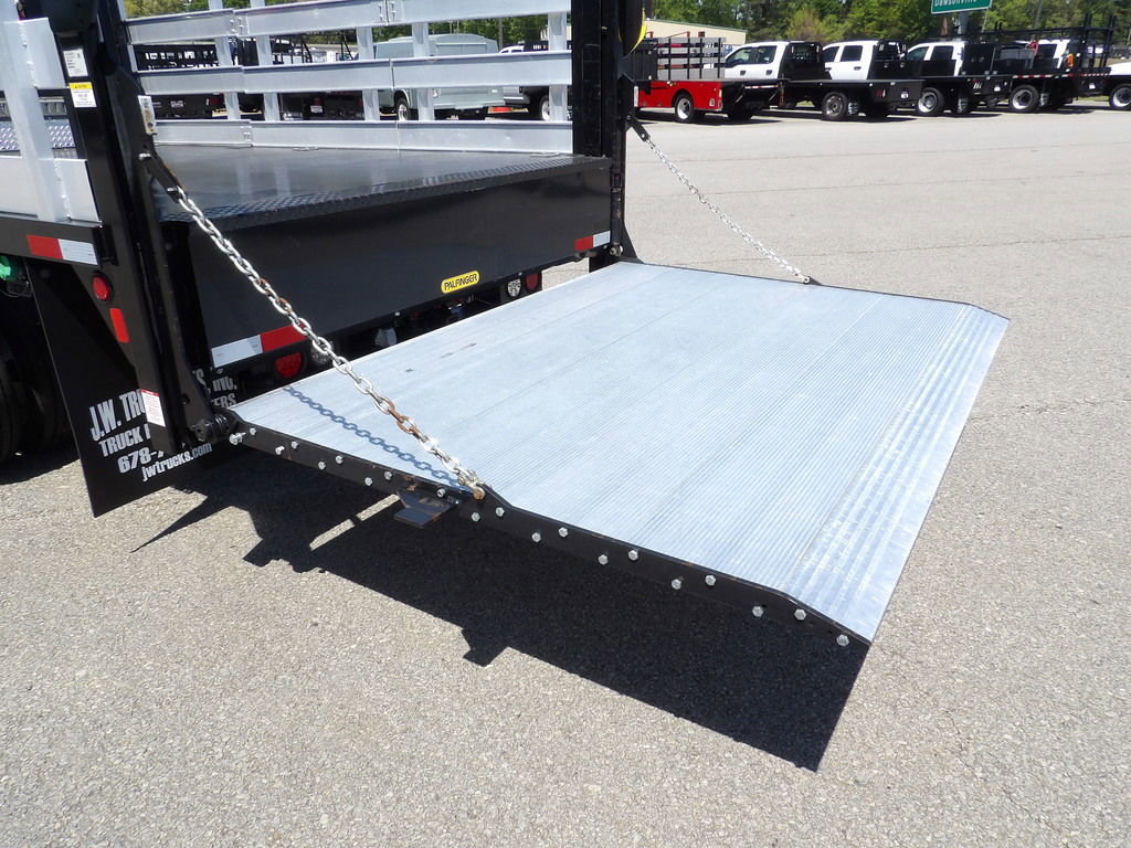 Used 2021 RAM 5500 Tradesman w/ Chrome Appearance Group RWD image 48