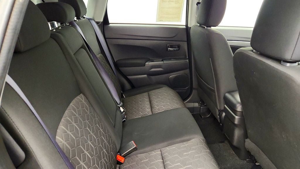 Used 2025 Mitsubishi Outlander Sport LE AWD/4WD image 21