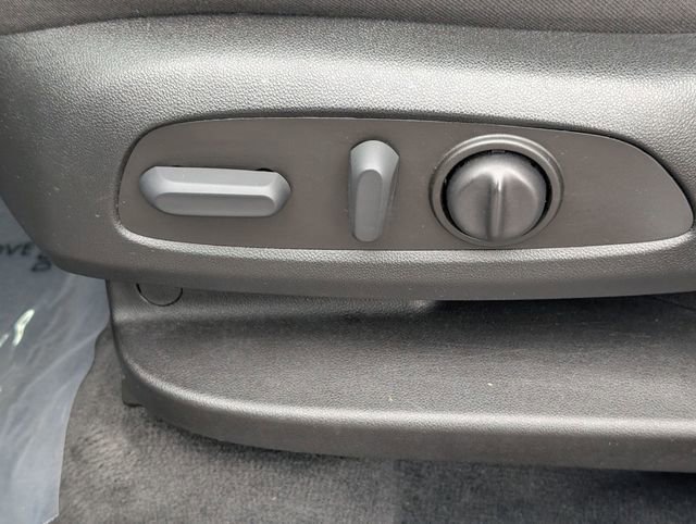 Used 2023 Chevrolet Traverse LT image 14