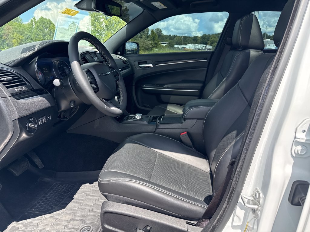 Used 2023 Chrysler 300 S w/ Comfort Group RWD image 12