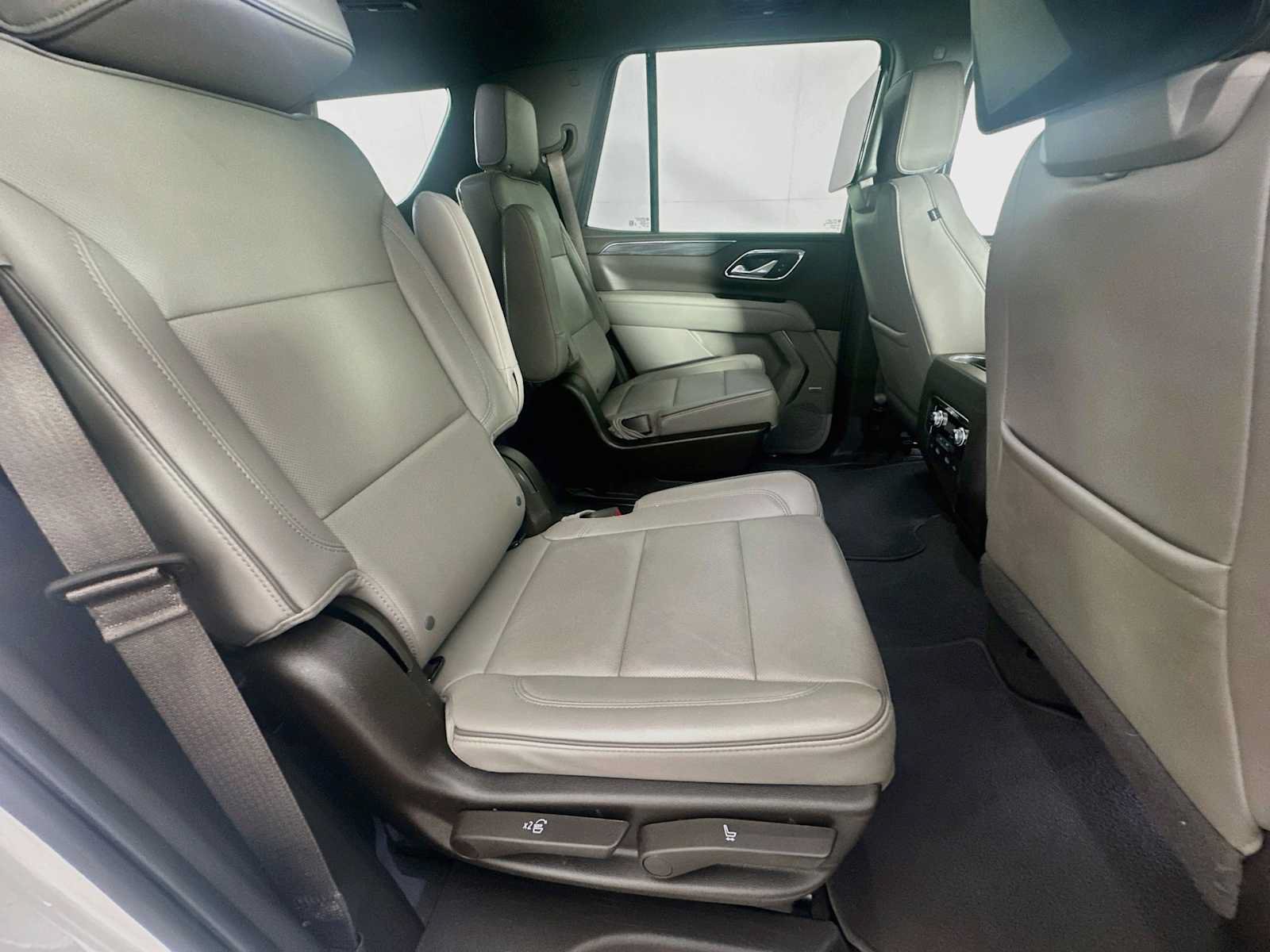 Used 2023 GMC Yukon SLT AWD/4WD image 29