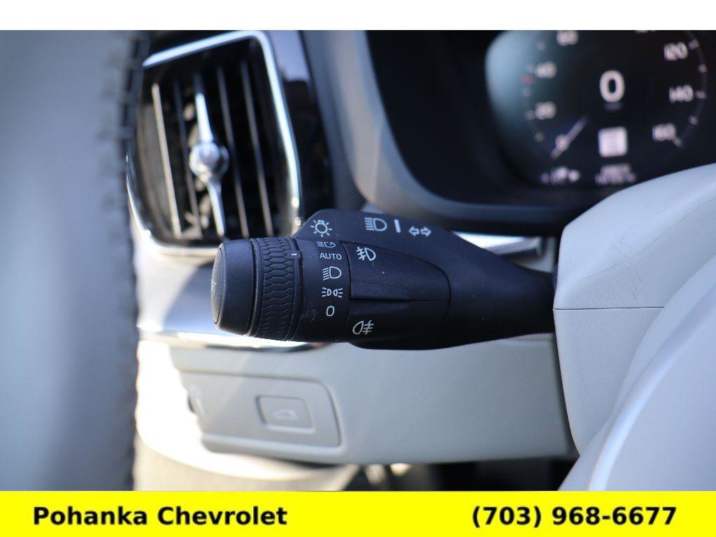 Used 2019 Volvo XC60 T6 Momentum w/ Advanced Package image 10