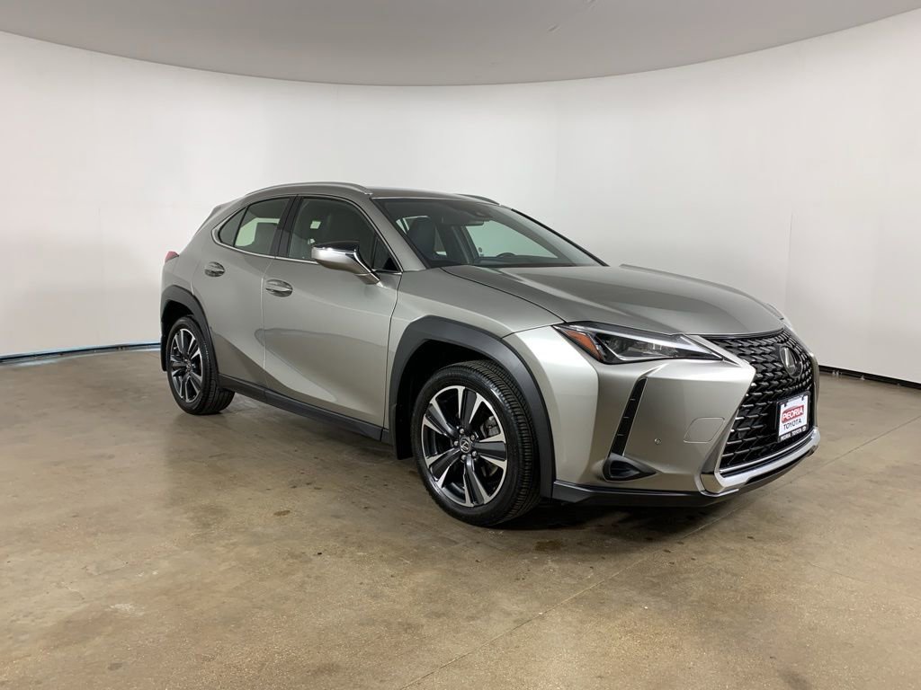 Used 2022 Lexus UX 200 w/ Accessory Package (Z1) image 5