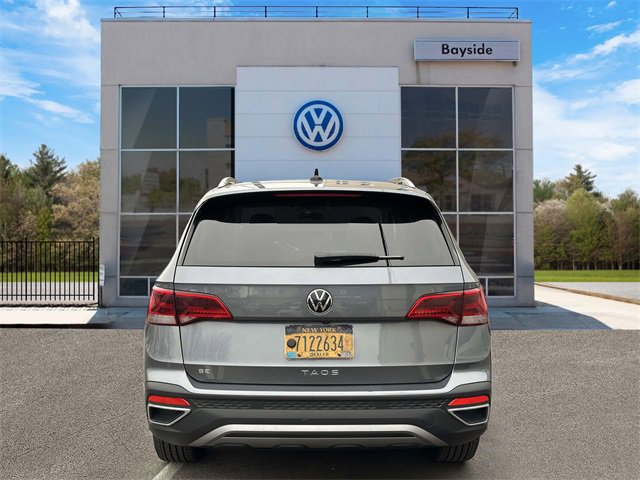 Certified 2022 Volkswagen Taos SE w/ Panoramic Sunroof Package image 5