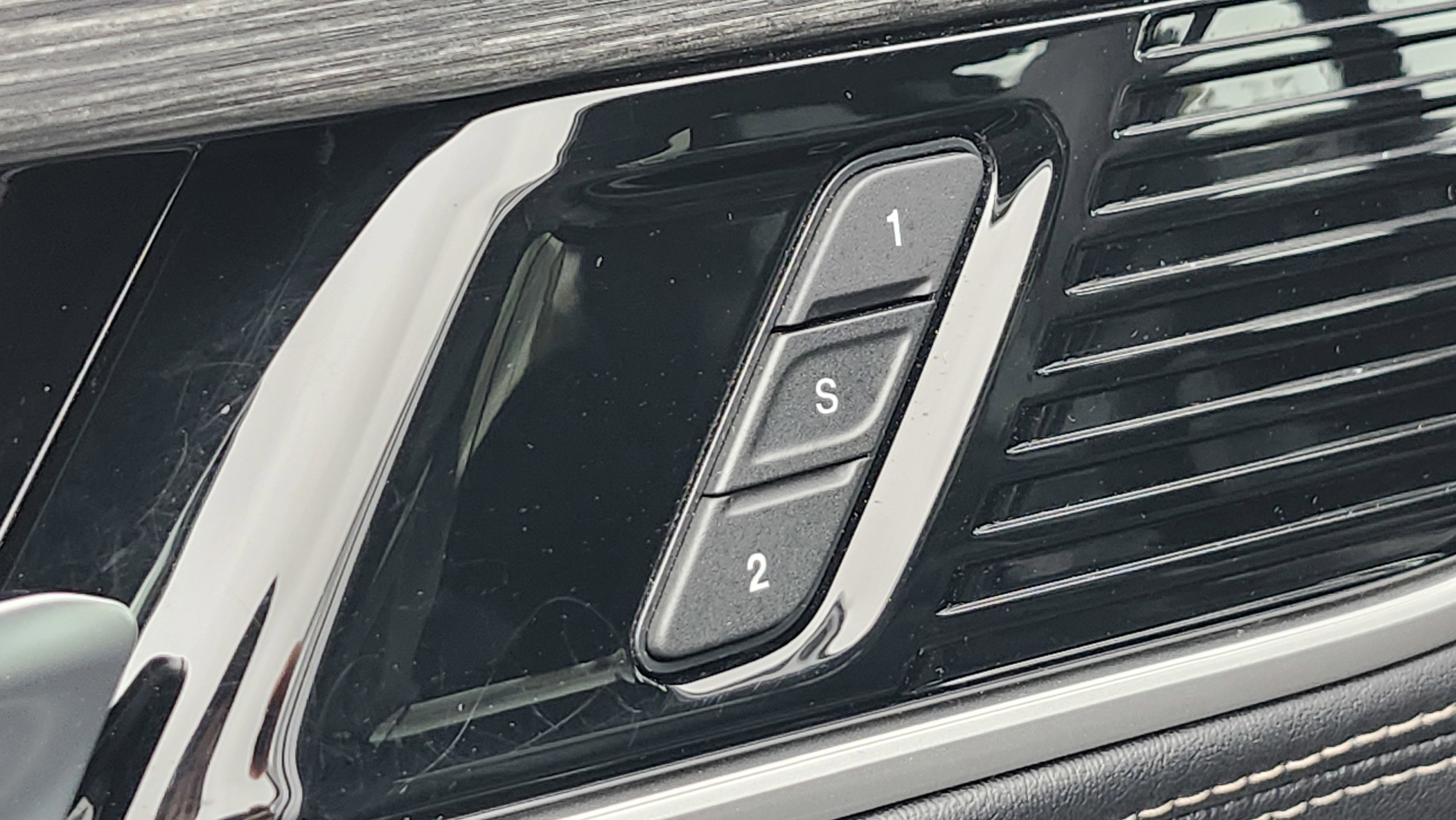 Used 2024 Jeep Wagoneer L Series II w/ Flexible Seating Group image 19