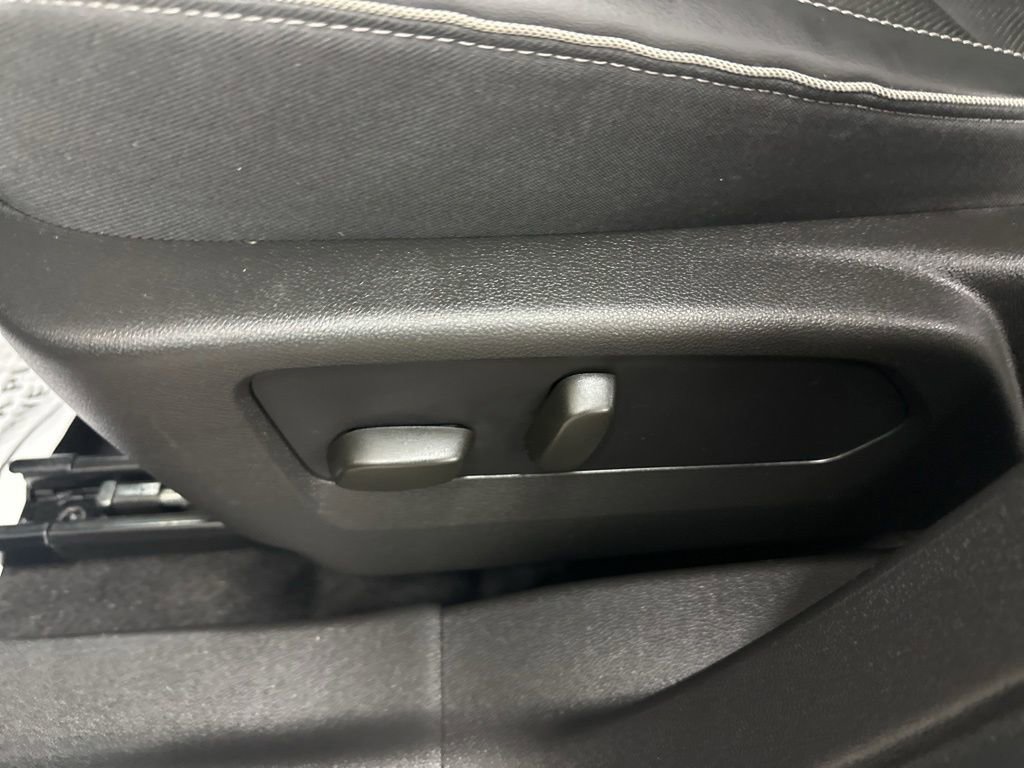 Used 2022 Buick Envision Essence w/ Safety Package image 36