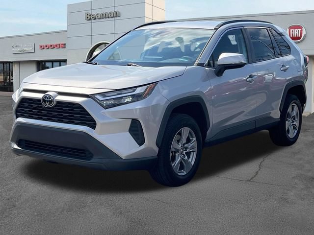 Used 2022 Toyota RAV4 XLE FWD image 3