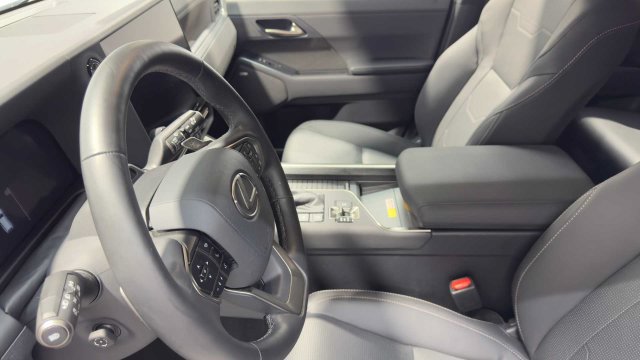 Used 2024 Lexus GX 550 w/ Cold Area Package AWD/4WD image 25