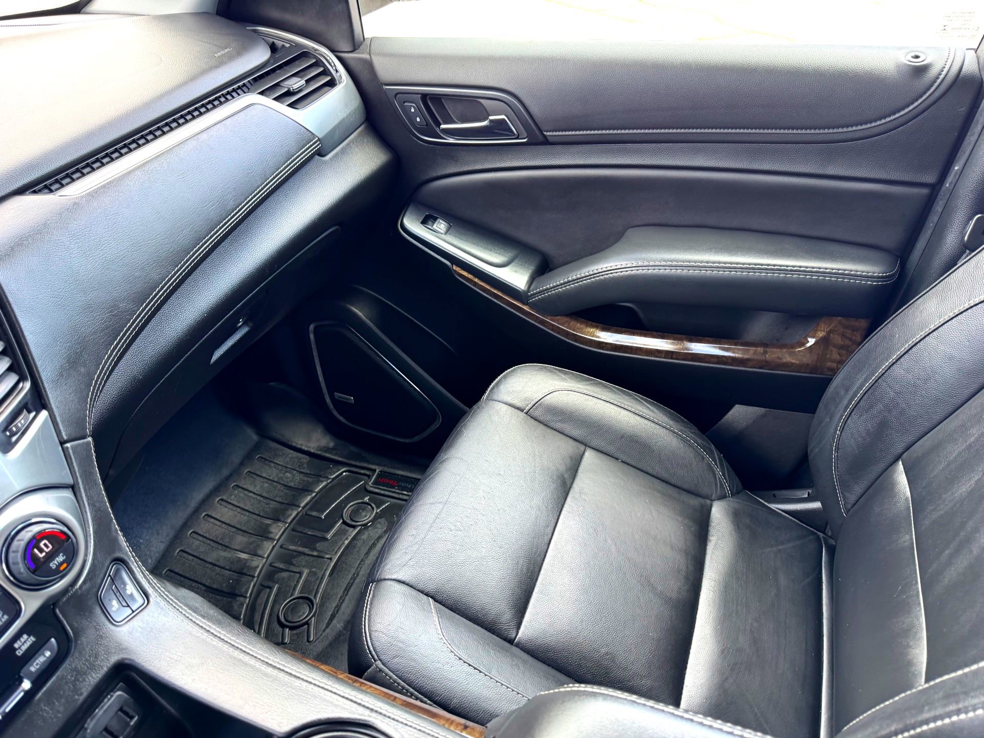 Used 2020 Chevrolet Suburban LT image 34