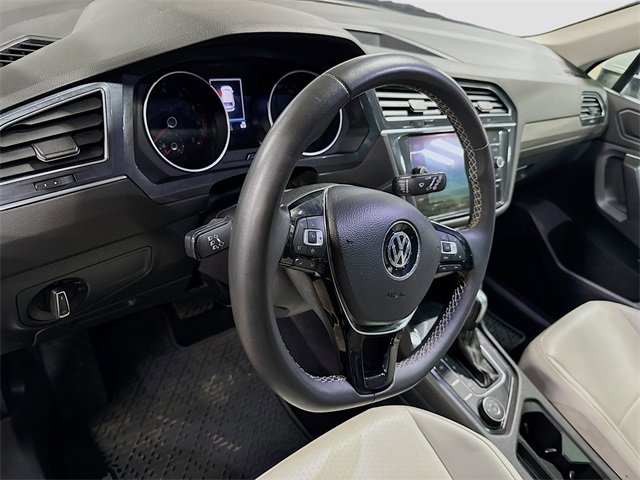 Used 2021 Volkswagen Tiguan SE w/ Panoramic Sunroof Package image 16